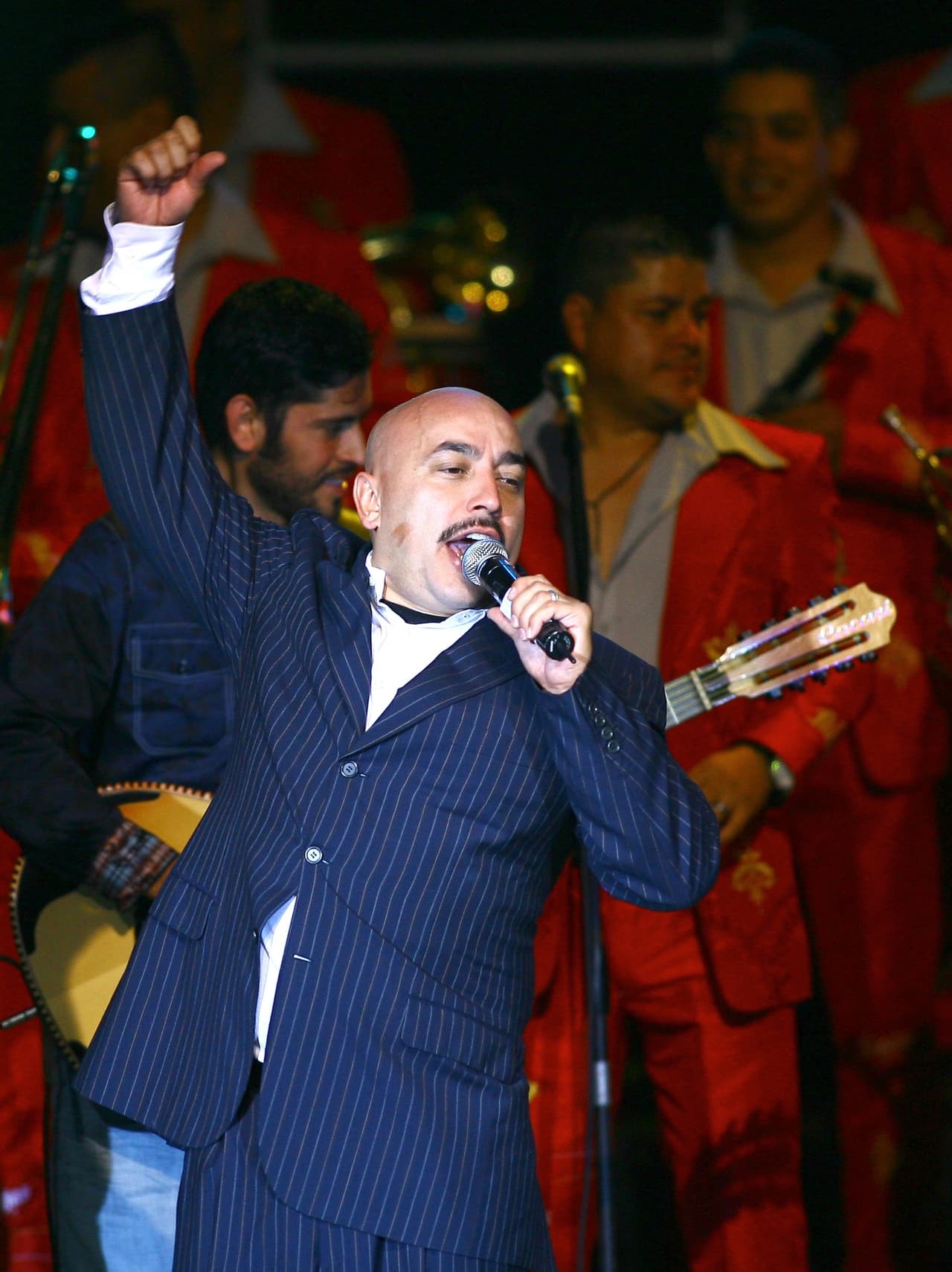 <b>Lupillo Rivera</b> no solo es hermano de Jenni Rivera y un gran cantante de corridos y música del regional mexicana, sino también uno de los 'pelones' más reconocidos en el mundo de la música. 
<br>