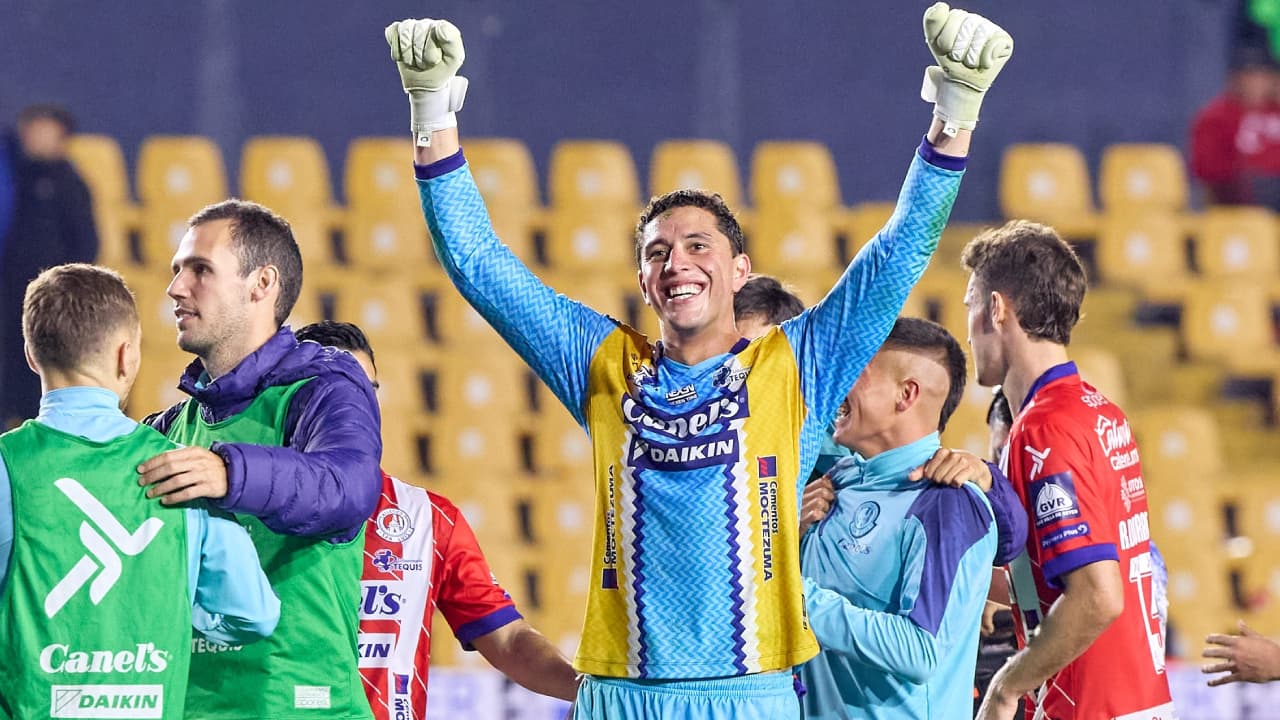 ¡Todo un héroe! Cánticos y flores para Andrés Sánchez en San Luis