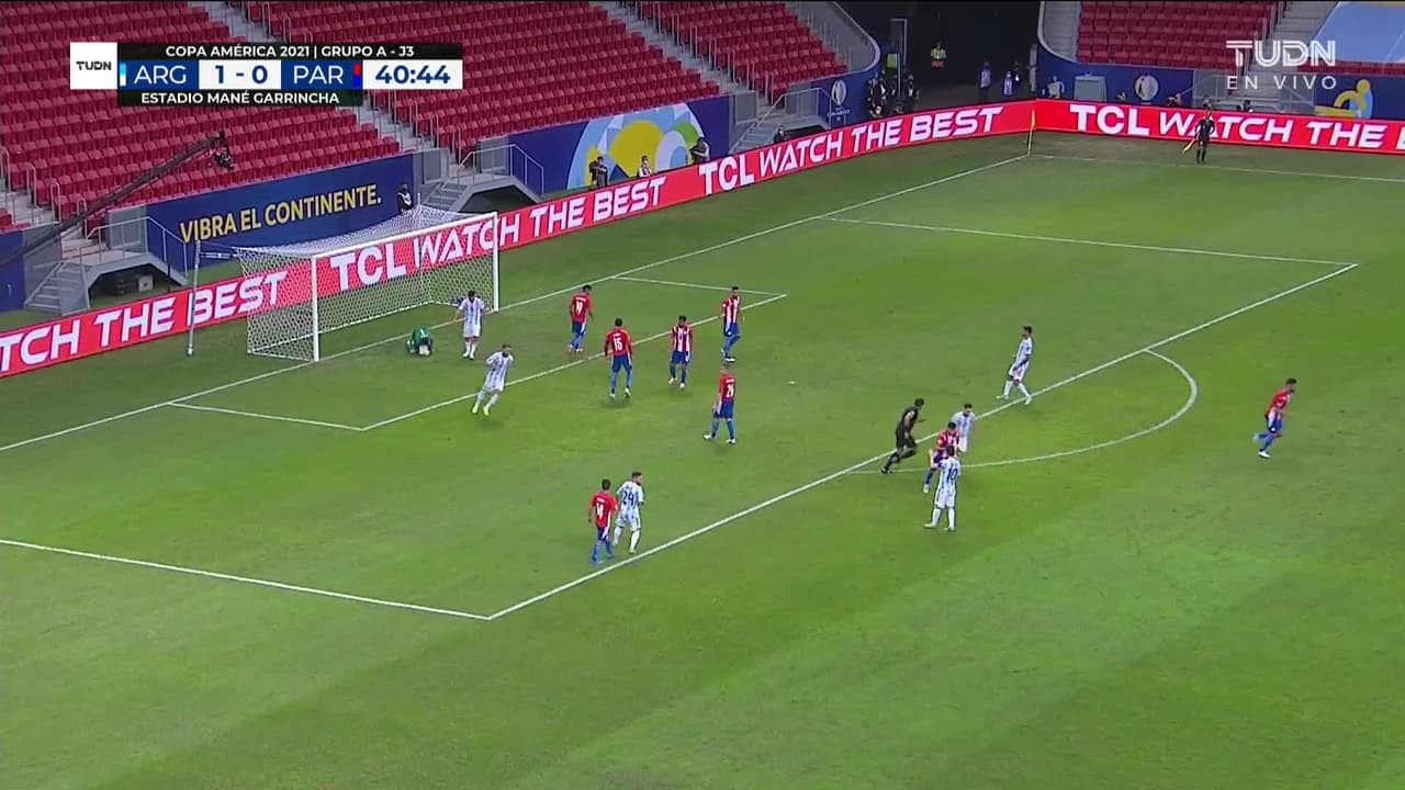 ¡TIRO ATAJADO! disparo por Germán Pezzella.