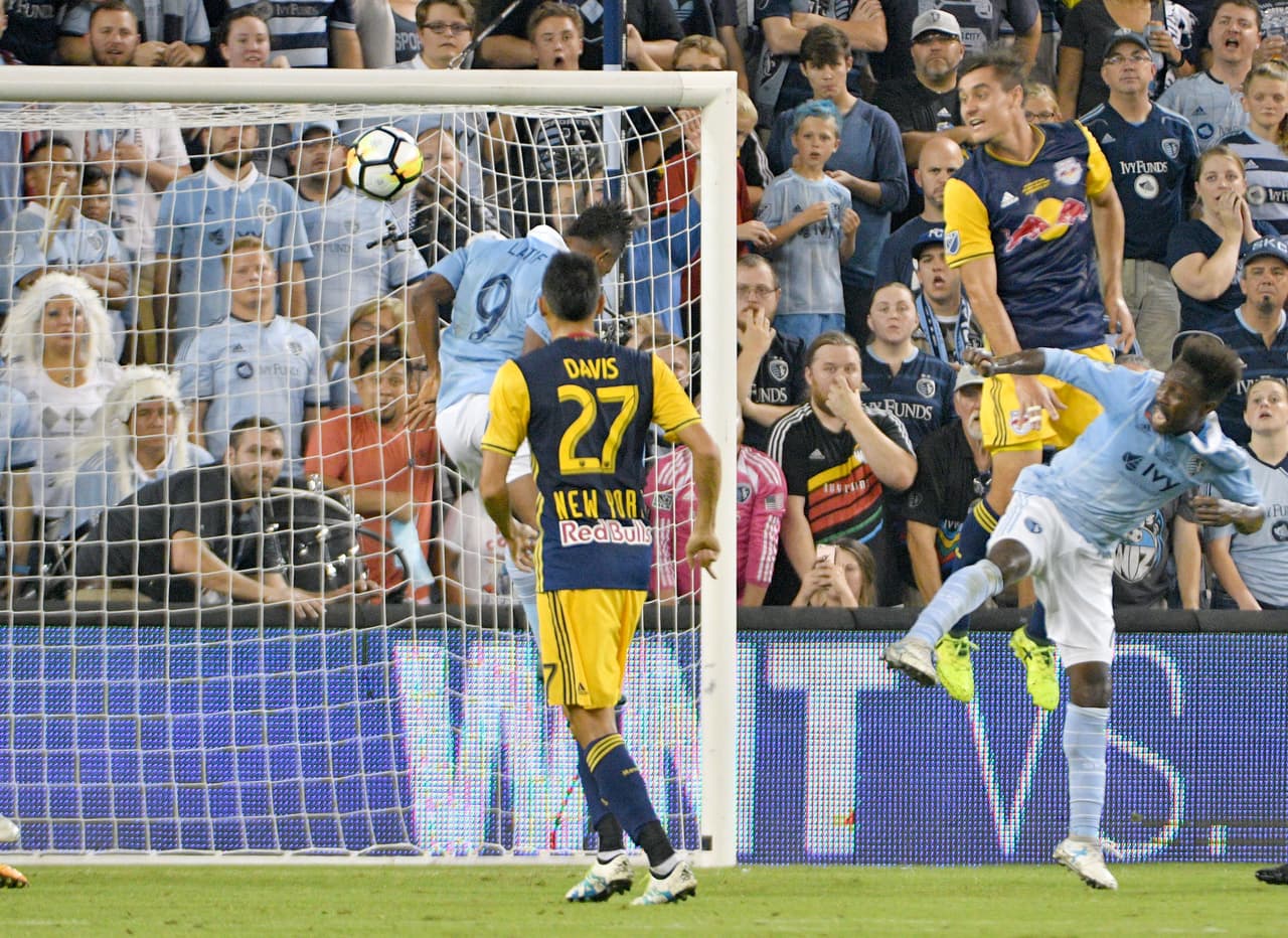 Blessing juega de delantero, y anotó uno de los goles con los cuales Sporting Kansas City venció 2-1 a New York Red Bulls en la gran final de la US Open Cup 2017.