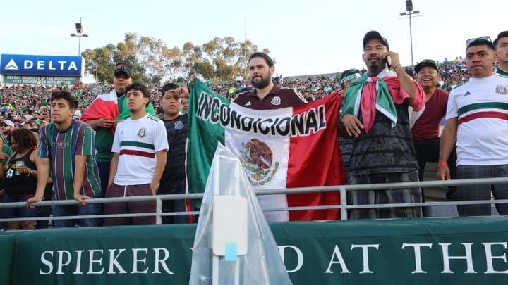 Los mexicanos acudieron en gran número al Rose Bowl para el primer juego del Tri en la Copa Oro 2019.