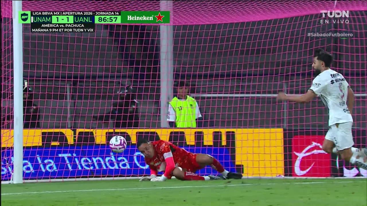 ¡TIRO ATAJADO! disparo por Alan Medina.
