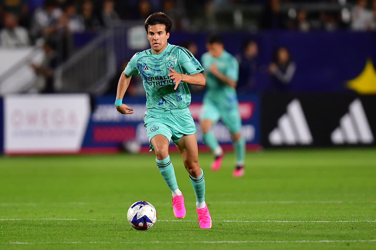 Mediocampista - RIQUI PUIG (LA Galaxy)
<br>