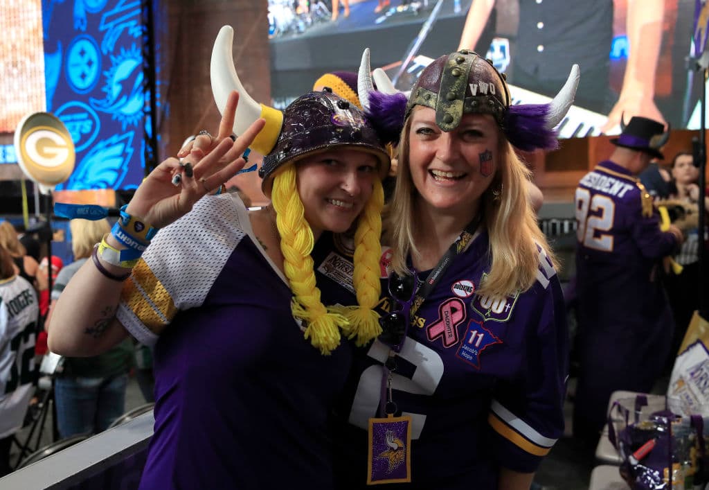 Así se vivieron los momentos previos a la edición 2019 del Draft de la NFL. Imperdibles imágenes de los fanáticos más apasionados del mundo.
