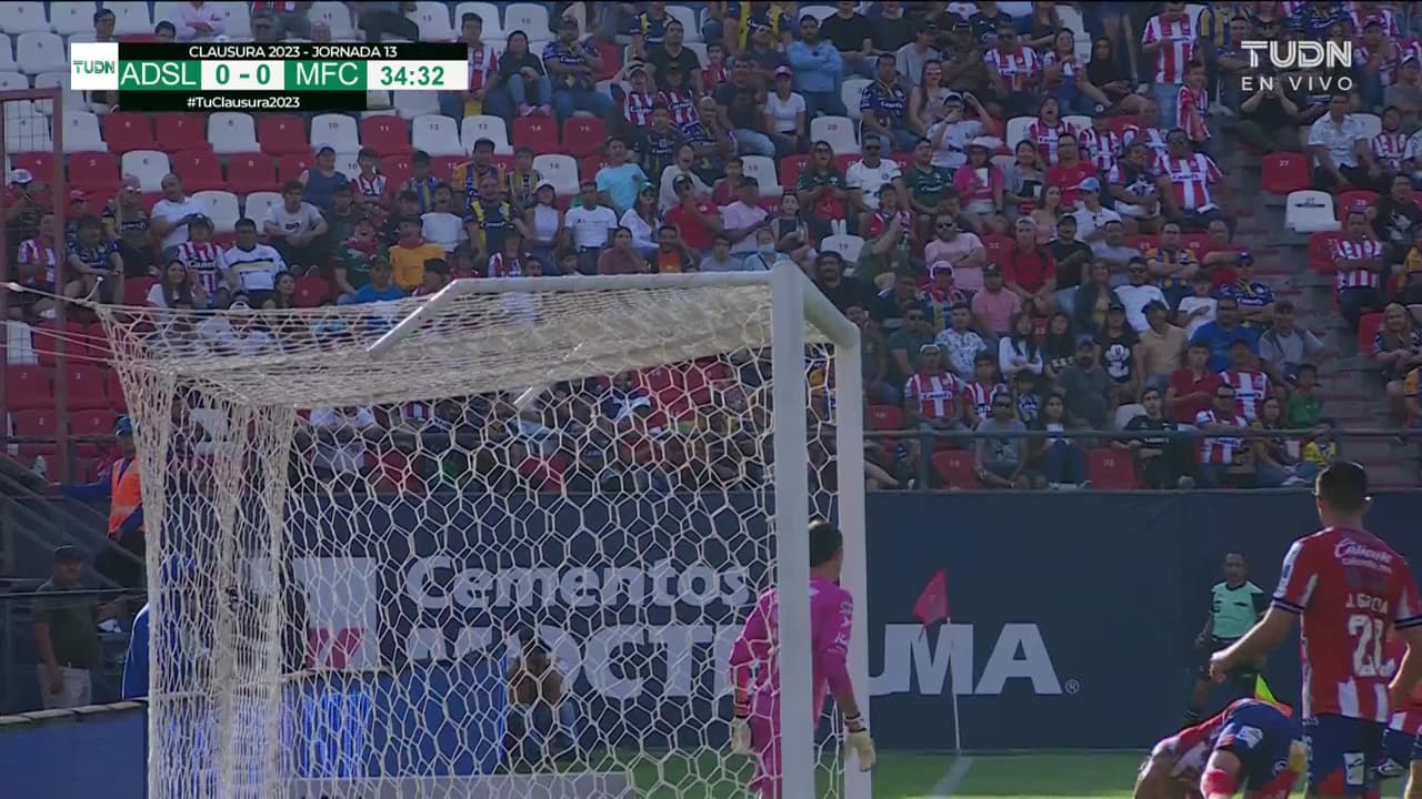 ¡TIRO ATAJADO! disparo por Vitinho.