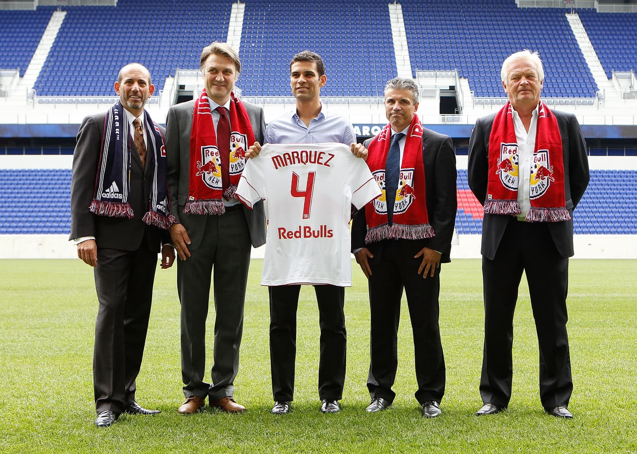 El 8 de agosto de 2010 debutó con el New York Red Bulls de la MLS.