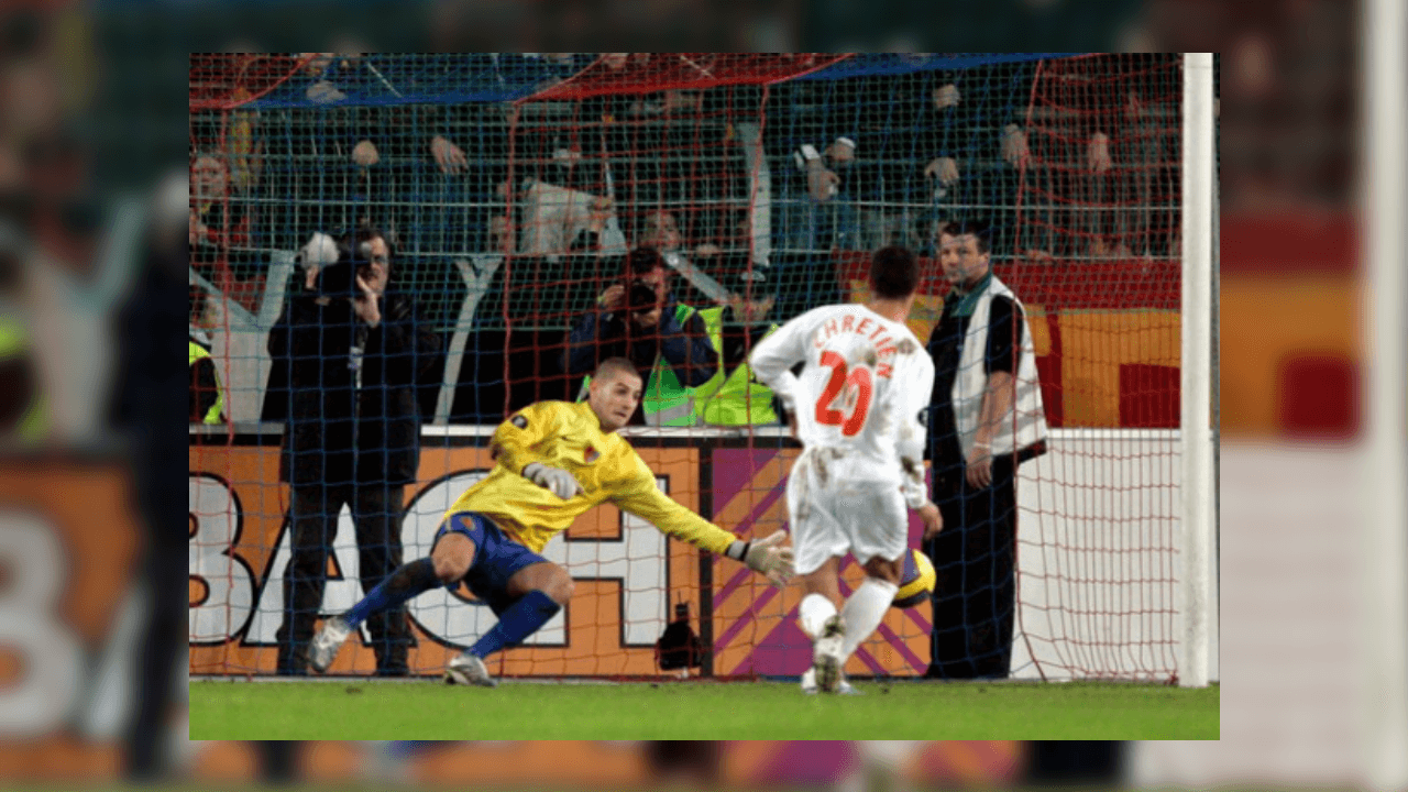 <b>Mladen Patric</b>
<br>10. En St. Jakob Park, el local, Basilea de Suiza, y el Nancy francés jugaban por la fase de grupos de la Copa UEFA 2006/07. Sin más cambios disponibles, fue el goleador croata Mladen Petrić quien se hizo cargo del arco del conjunto suizo. Cara a cara con Michaël Chrétien, Petrić terminaría siendo el gran héroe de la noche luego de tapar, en dos tiempos, el remate muy anunciado del defensor franco-marroquí.