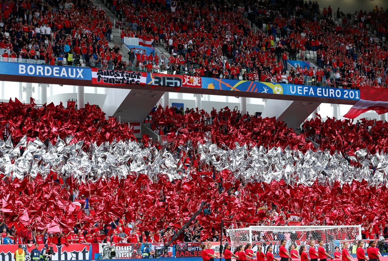 La tribuna se pintó de los colores de Austria.