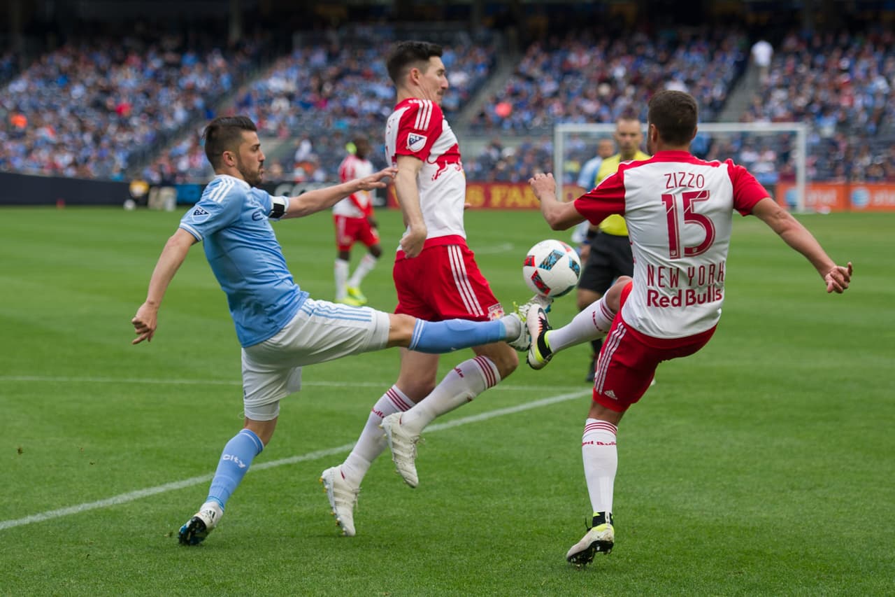 Poco pudieron hacer las figuras del equipo celeste, como el capitán David Villa. (USA Today Images)