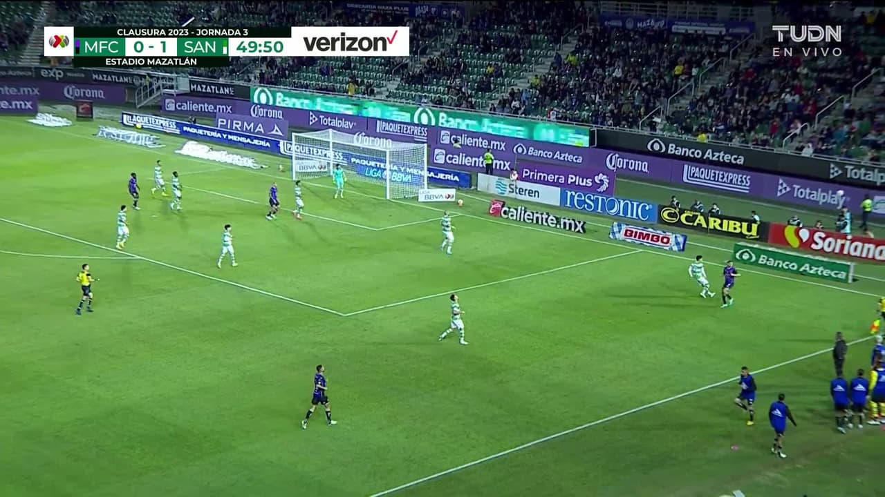 ¡TIRO ATAJADO! disparo por Nicolás Benedetti.