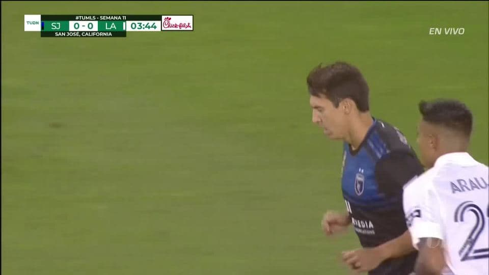 Tiro desviado de Shea Salinas