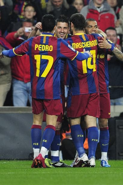 Sus compañeros corrieron a felicitar al 'Guaje'.