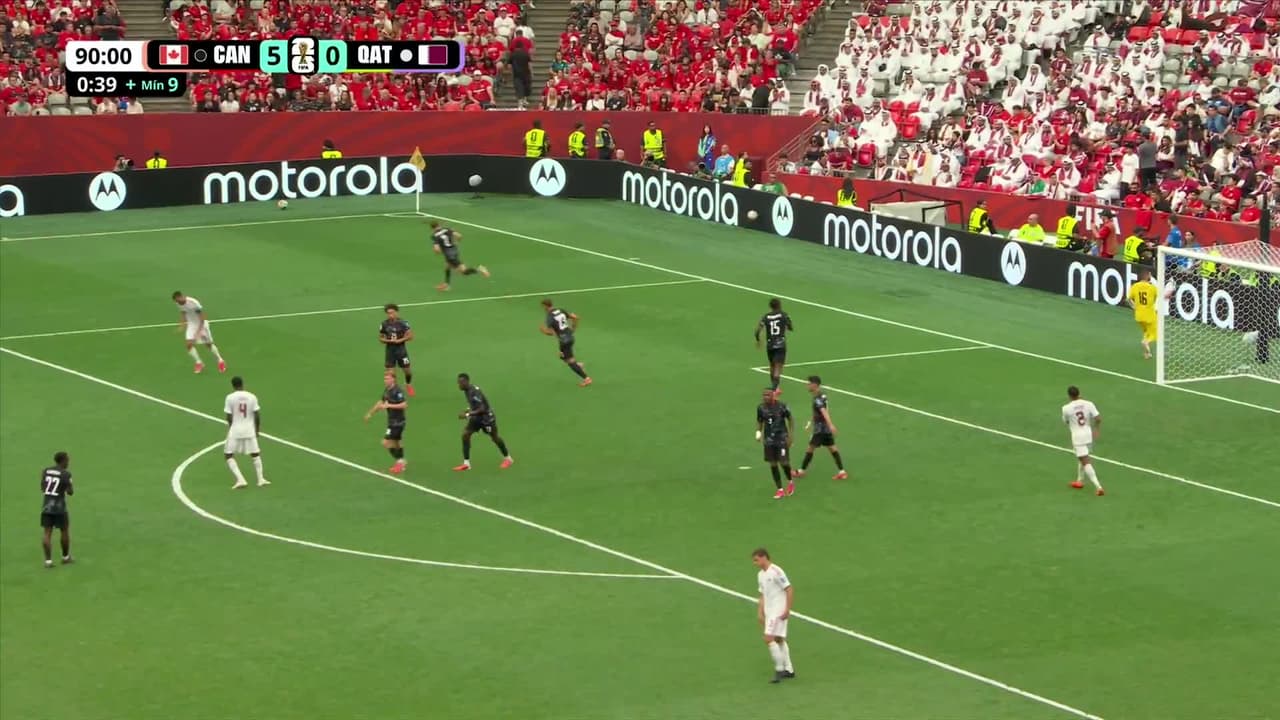 ¡GOL!  anota para Canadá. Jonathan David