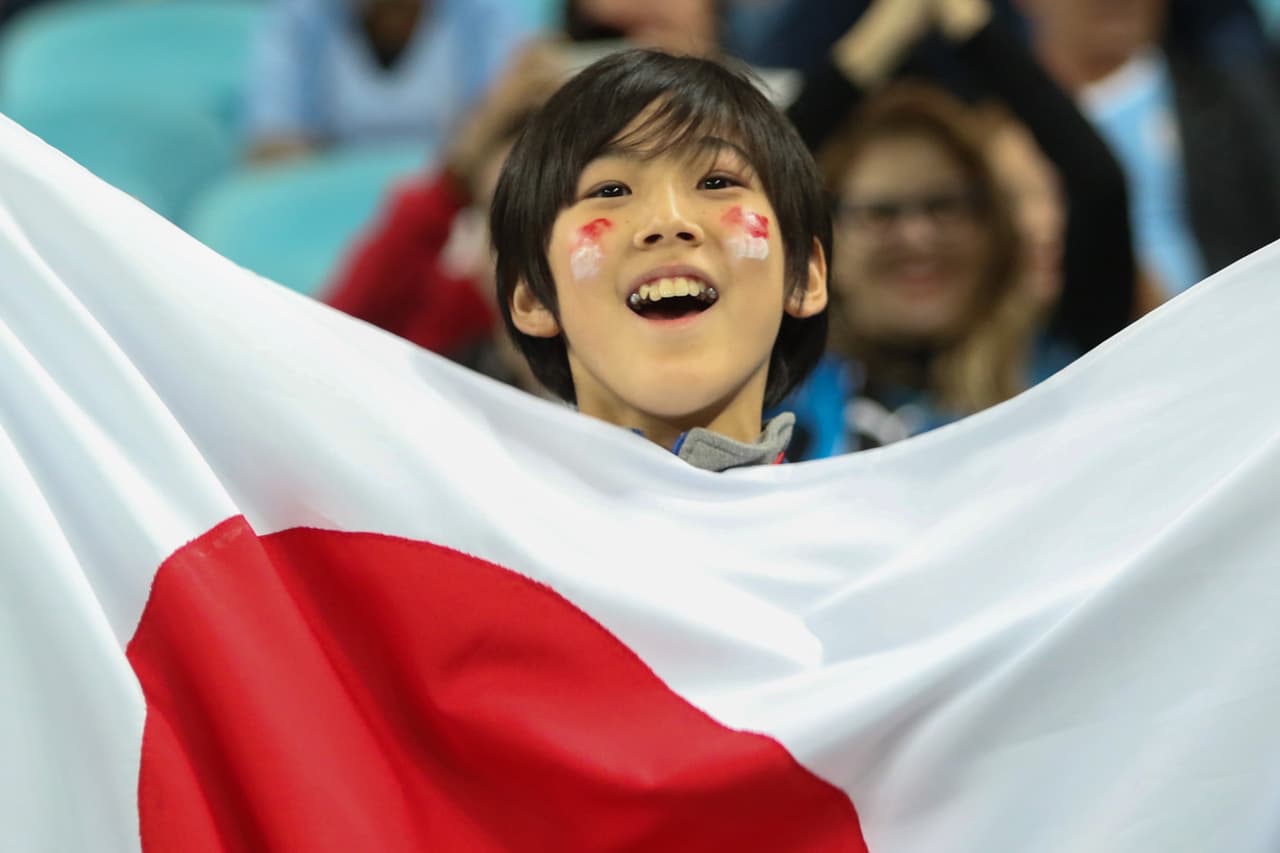 Un increíble colorido y ambiente fueron capaz de genera las aficiones de Uruguay y Japón previo a su encuentro por el Grupo C de la Copa América Brasil 2019. Los seguidores celestes le pusieron ese toque especial, y los nipones no se diga, con sus peculiaridades ambas hinchadas generaron buenas sensaciones en la previa.