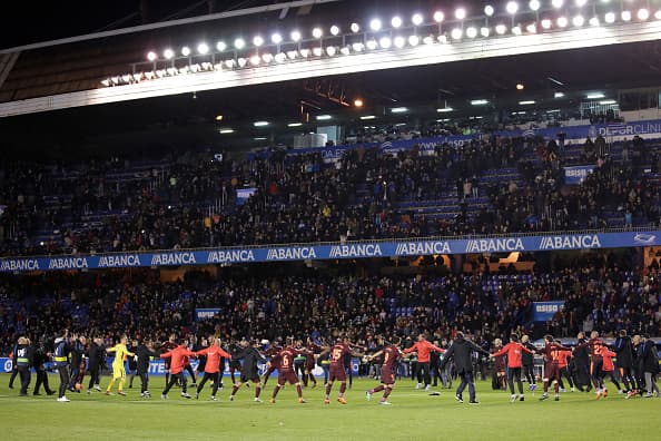 Pasillo, homenaje a Iniesta, título del Barsa y lágrimas del Dépor por descenso
