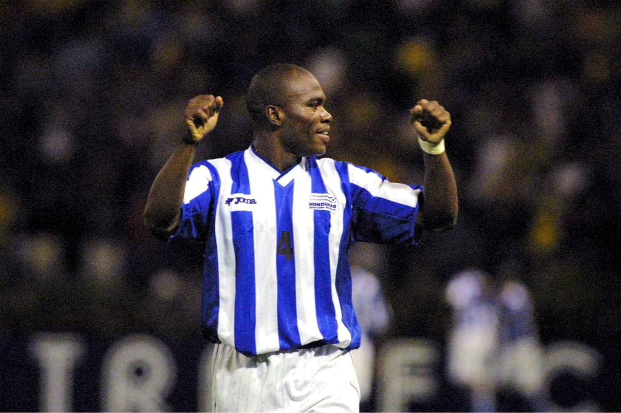 Samuel Caballero - Defensa: jugó 71 partidos con la selección 'catracha' y marcó 11 goles, disputando 4 Copas Oro, una Copa América y unos Juegos Olímpicos. En Honduras jugó con el C.D. Olimpia y de allí salió para el Udinese, Salernitana (Italia), Defensor Sporting (Uruguay), CHicaggo Fire (MLS) y Changchun Yatai (China) donde se retiró en el 2010.