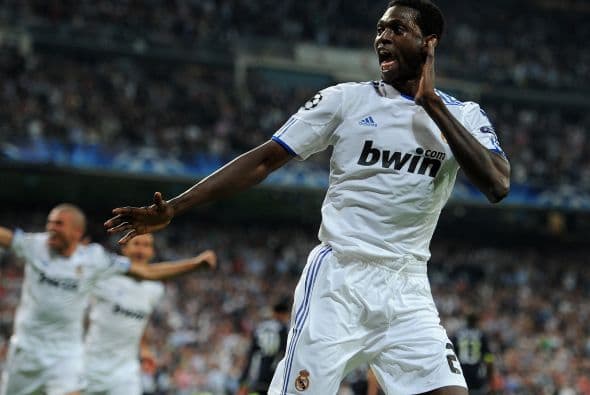 El nerviosismo que existía previo al duelo fue calmado por el atacante Emmanuel Adebayor.