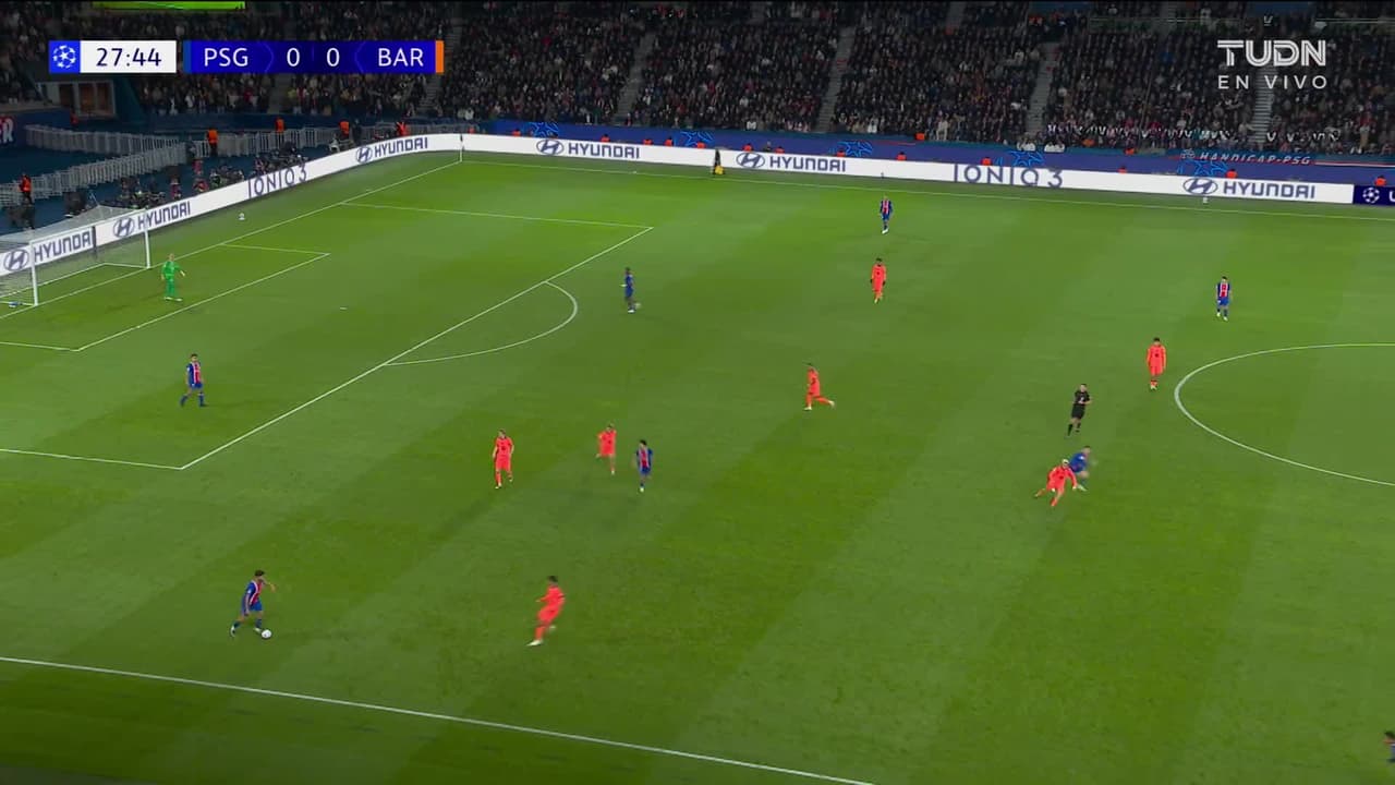 ¡TIRO ATAJADO! disparo por Ferran Torres.