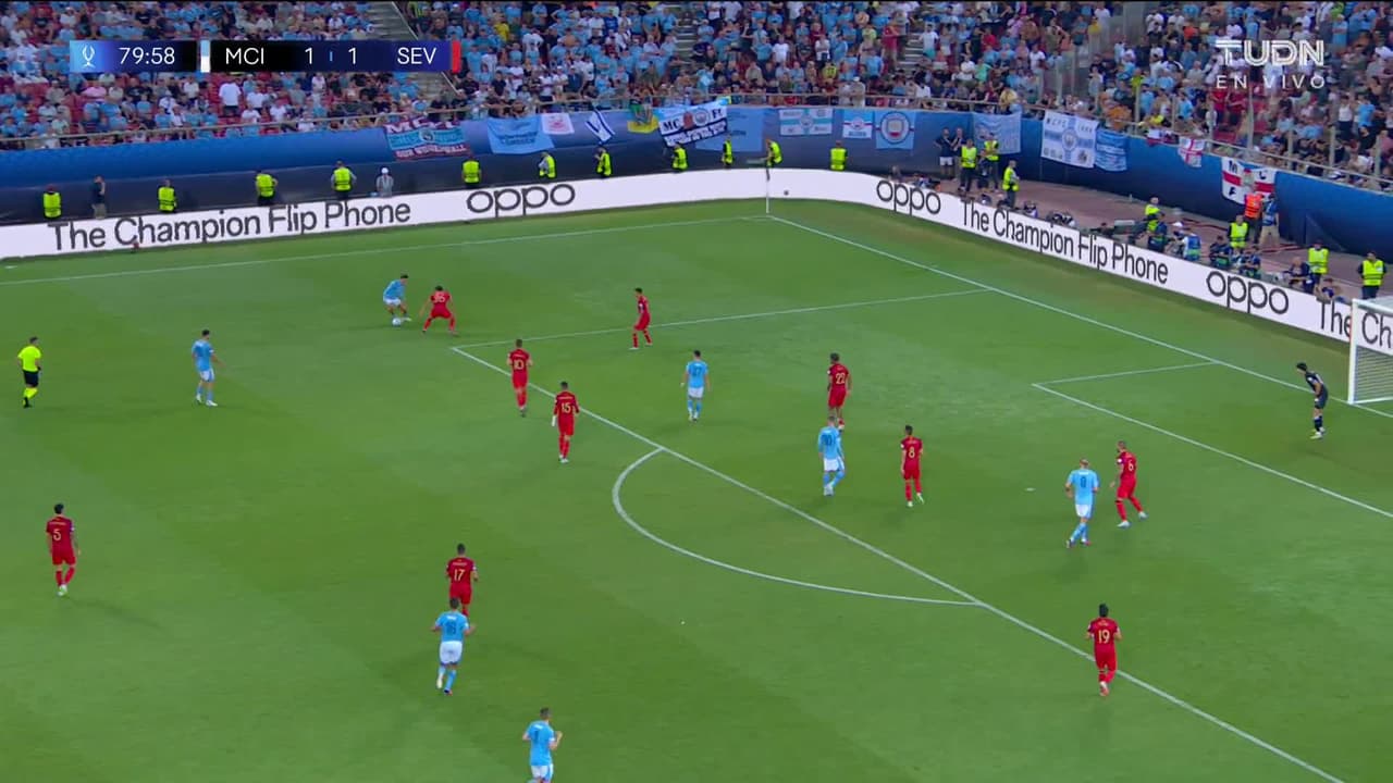 ¡TIRO ATAJADO! disparo por Jack Grealish.