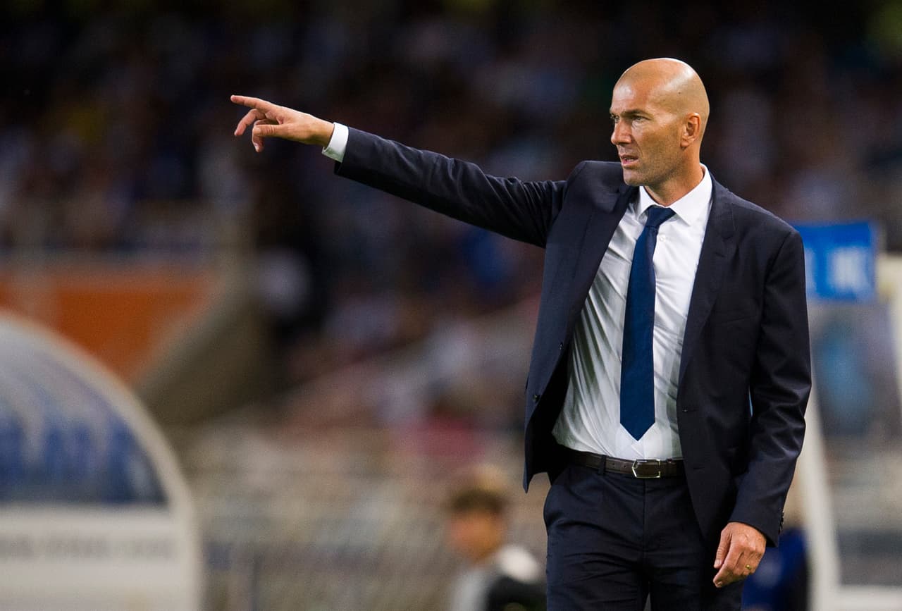 En el décimo lugar tenemos al francés Zinedine Zidane, el entrenador del Real Madrid percibe un salario anual de 6 millones 100 mil dólares.