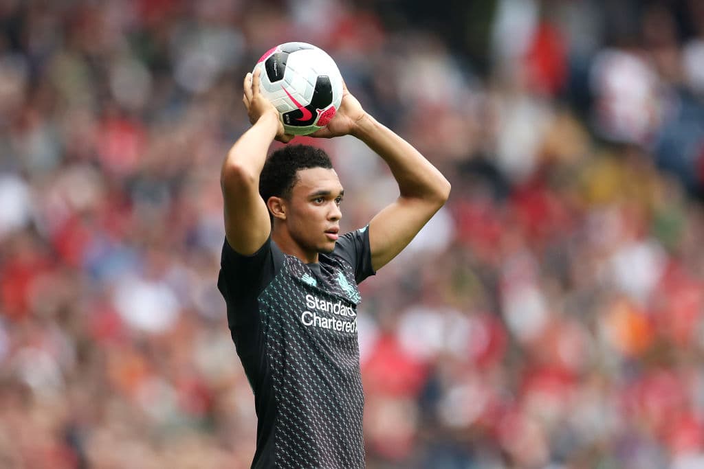 En partido amistoso, buscando llegar a punto a las respectivas inauguraciones de temporada en la Premier League y la Serie A, Napoli superó con goles de Lorenzo Insigne, Arkadiusz Milik y Amin Younes al Liverpool por 3-0 en cotejo disputado en el Estadio de Murrayfield, en Edimburgo, Escocia. Ambos equipos utilizaron a todas sus figuras en este recinto que es la casa de la Selección escocesa, pero de rugby.