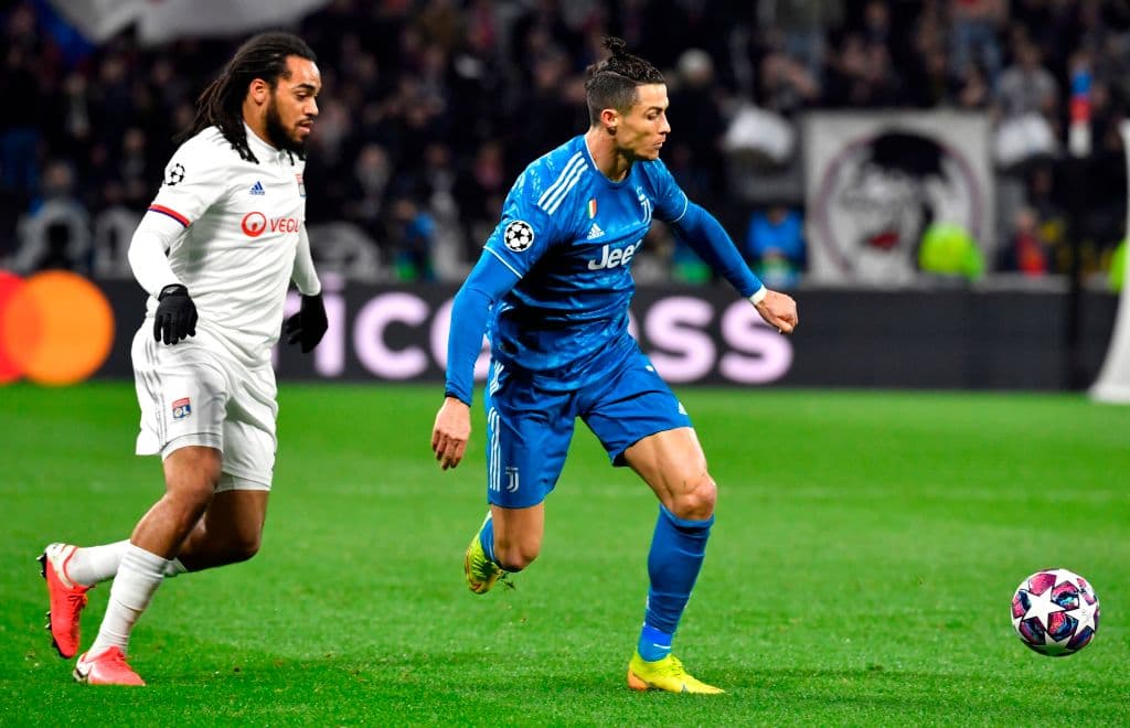 El goleador portugués comienza a sufrir al defensa belga, Jason Denayer, será el primer enfrentamiento que tendrá en la noche.