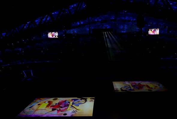 La ceremonia, que comenzó a la hora prevista, 16:14 GMT, arrancó con el alfabeto cirílico ruso, cuyo letras se asocian a personajes, obras y hechos claves en la historia de este país.