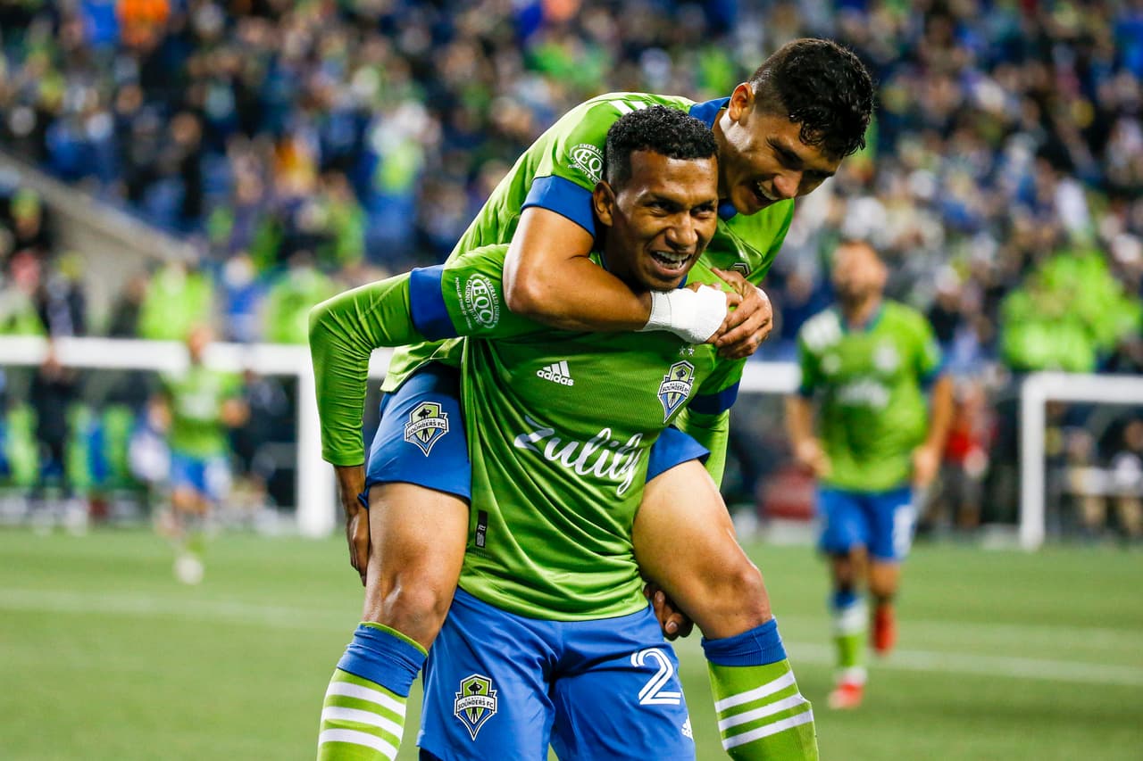 Léo Chú y Freddy Montero celebraron la victoria esmeralda en el Lumen Field.
<br>