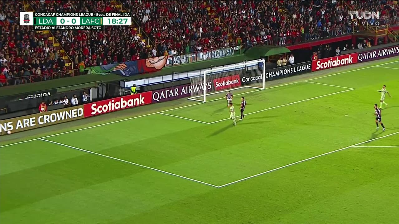 ¡TIRO ATAJADO! disparo por José Cifuentes.