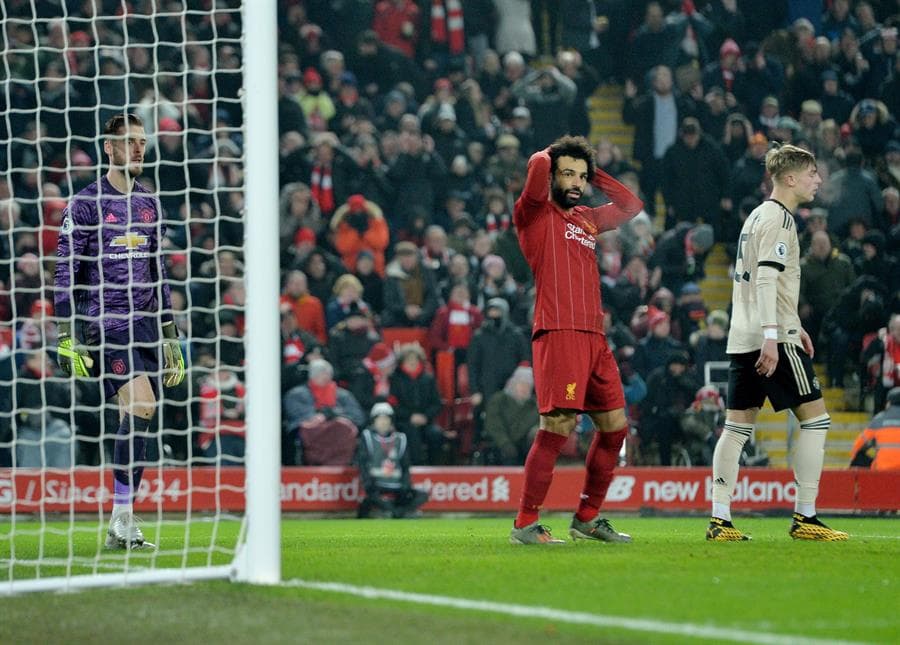 Liverpool se lleva el derbi de Inglaterra con goles de Virgil Van Dijk (14') y Mohamed Salah (93') ante el Manchester United. Liverpool sigue invicto y ya suma 39 partidos sin una derrota.