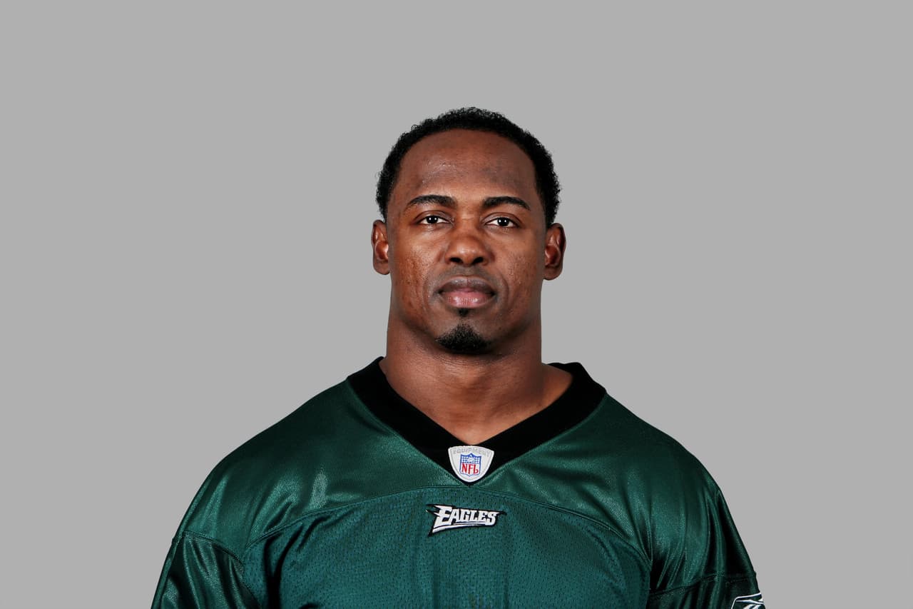<b>Philadelphia Eagles: S Brian Dawkins</b>. Jugó 13 años en Filadelfia, por ocho de Reggie White. Un día antes de que los Eagles ganaran el SB, fue exaltado al Salón de la Fama. Fue un defensivo fabuloso.
<br>