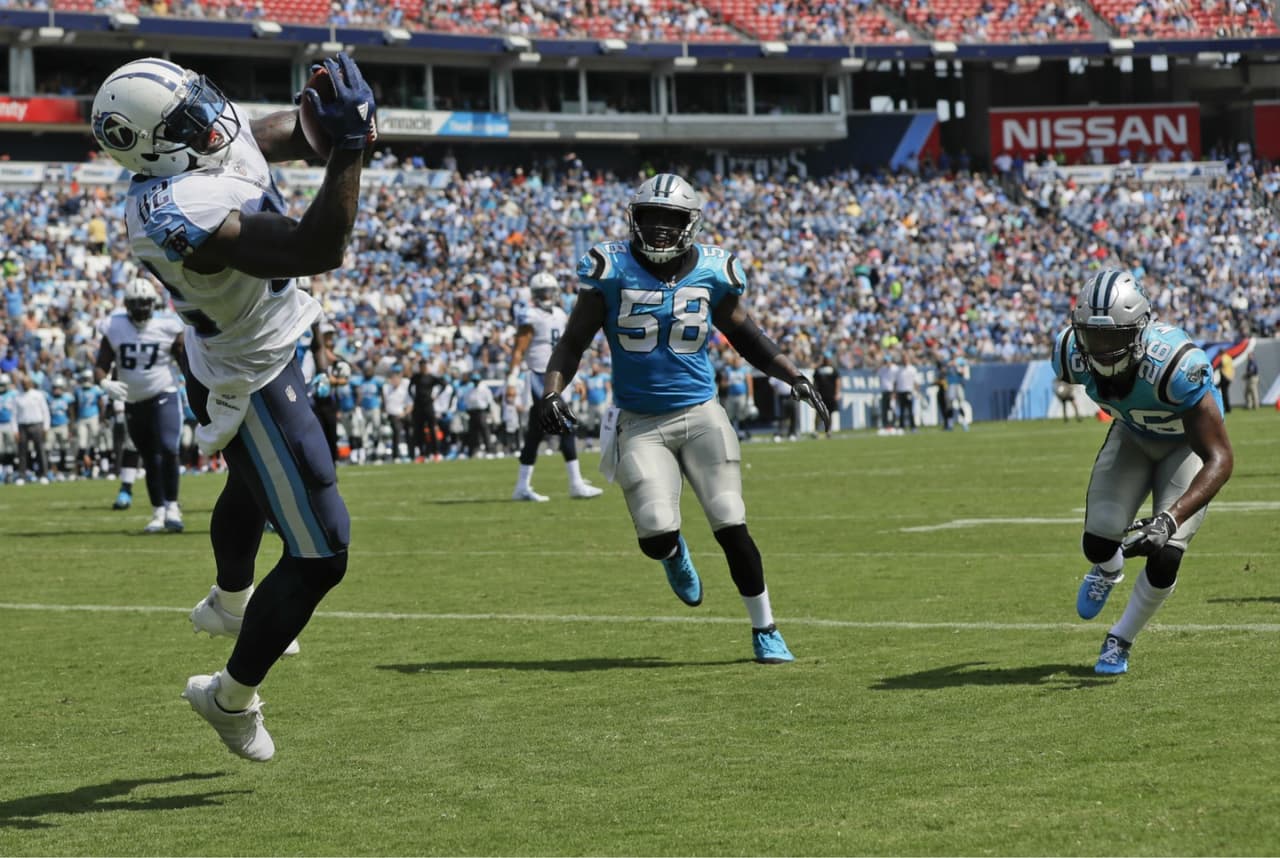 8. Delanie Walker | Tennesse Titans
<br>
<br>Walker, de 33 años, bajó su rendimiento en 2016 respecto al año anterior, pero aún así le bastó para ser una de las mejores cinco alas cerradas en el Fantasy. Ahora con Eric Decker y el novato Corey Davis, quinta selección global del draft, no sabemos si mantendrá sus números.