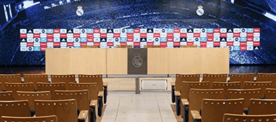 Aquí es donde las grandes cosas suceden, José Mourinho levantó polémicas a placer desde la sala de prensa del Santiago Bernabéu.