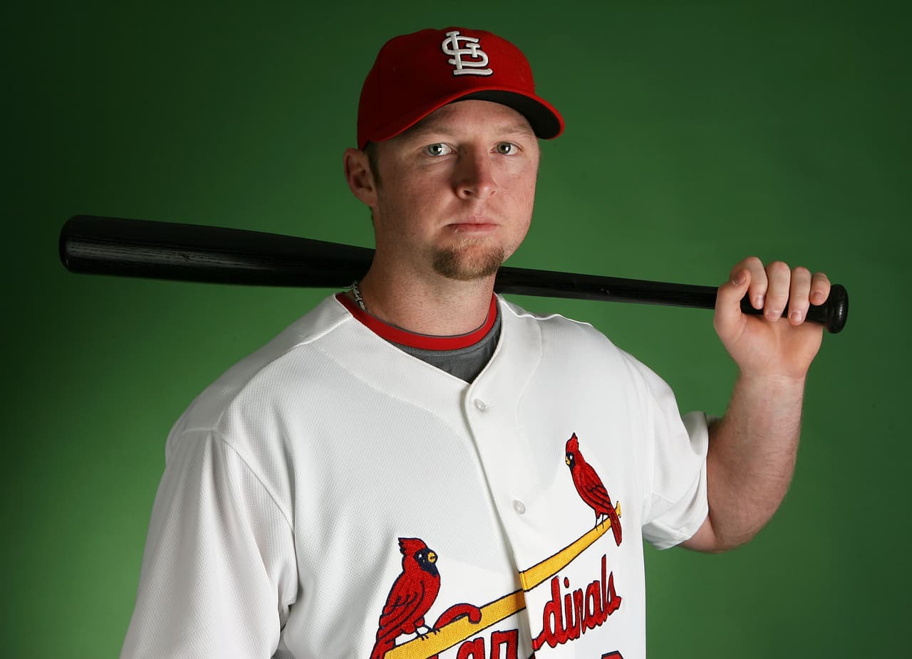 Expelotero de los Cardinals lucha contra un tumor en el cerebro