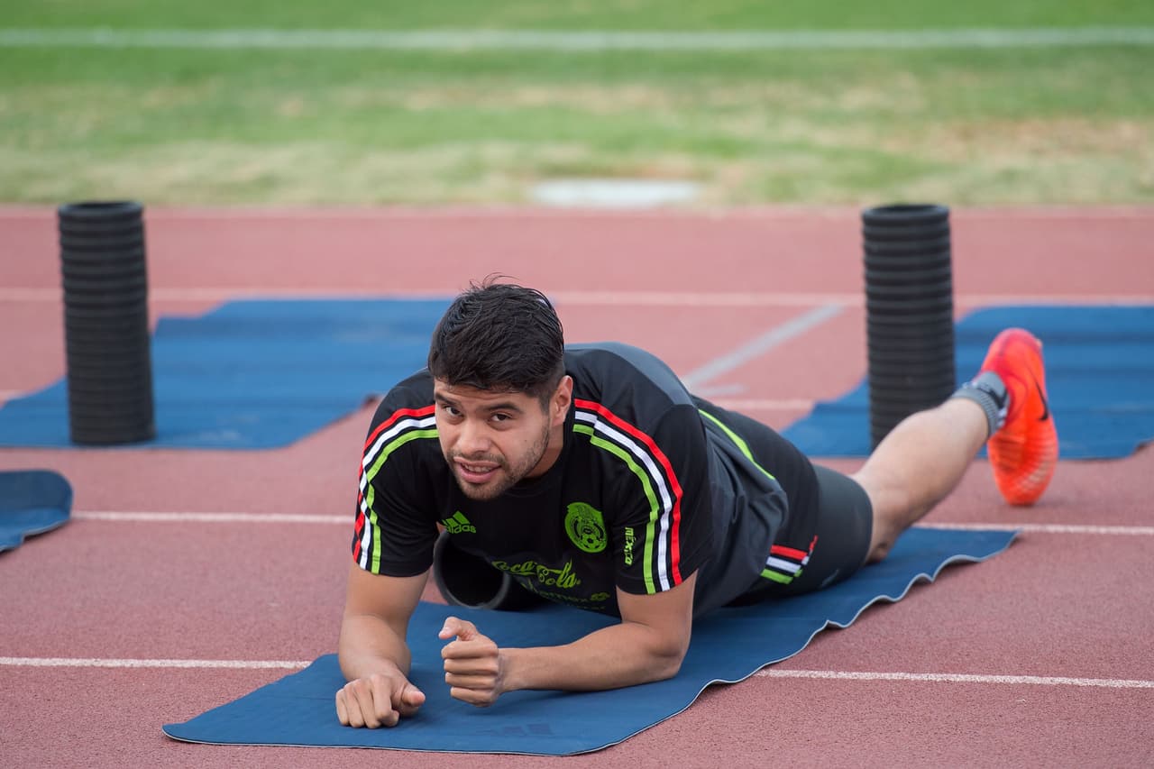 Néstor Araujo, quien le llena el ojo al técnico colombiano, no pudo estar en el amistoso de mayo pasado ante Irlanda por molestias en la muñeca.