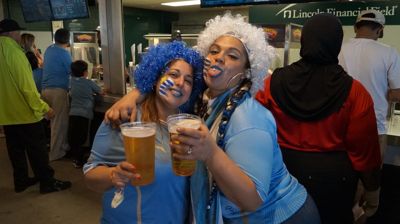 Fanáticos de Uruguay y Venezuela llenaron de fiesta Filadelfia en duelo del Grupo C de la Copa América Centenario.
