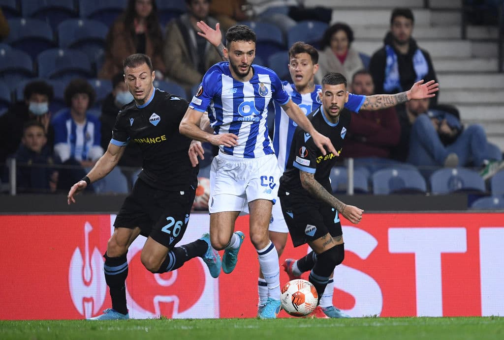La asombrosa conexión de Joao Mario con Toni Martínez rompe a la defensa del Lille en dos ocasiones, y consiguen la remontada 2-1 sobre el conjunto francés.
