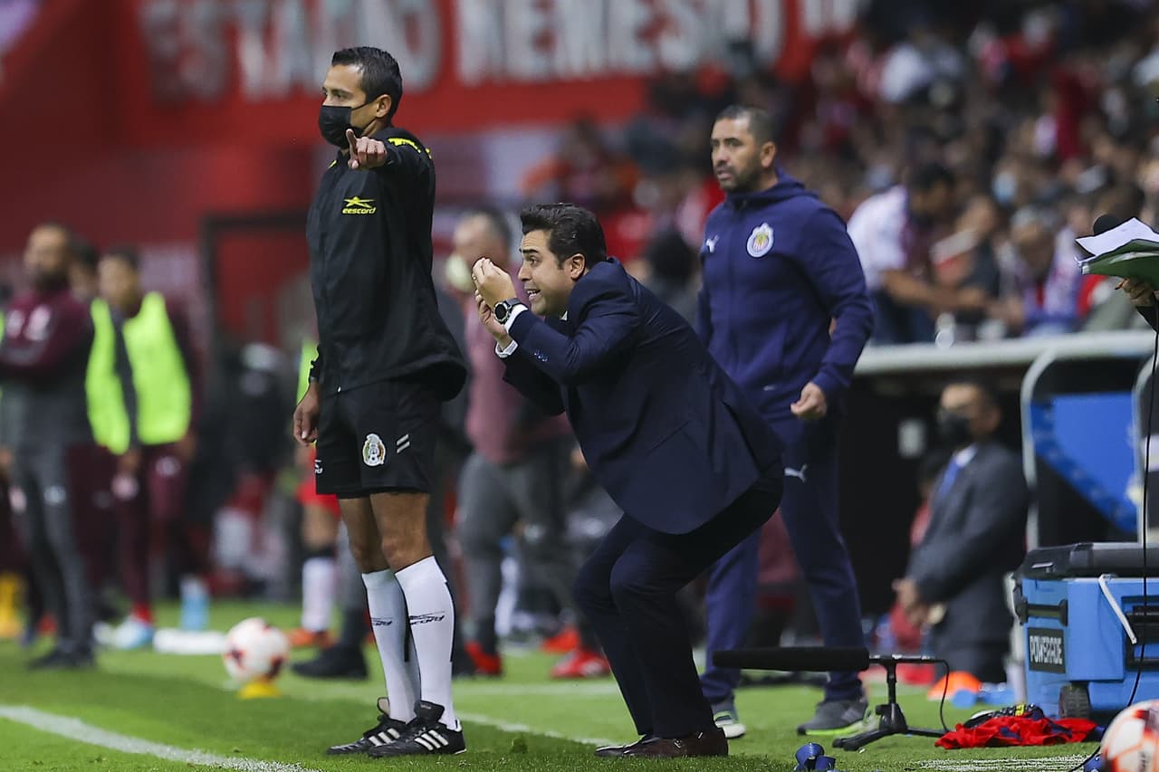 En un partido de poder a poder y donde Chivas se quedó con 10 hombres desde el minuto 27, los Diablos Rojos rescataron el empate sobre la agonía del partido.