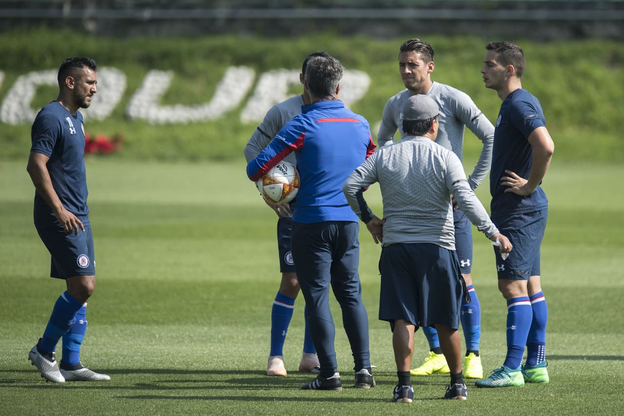 El técnico Pedro Caixinha es el encargado de llenar de confianza al equipo, pero sin caer en excesivo optimismo.