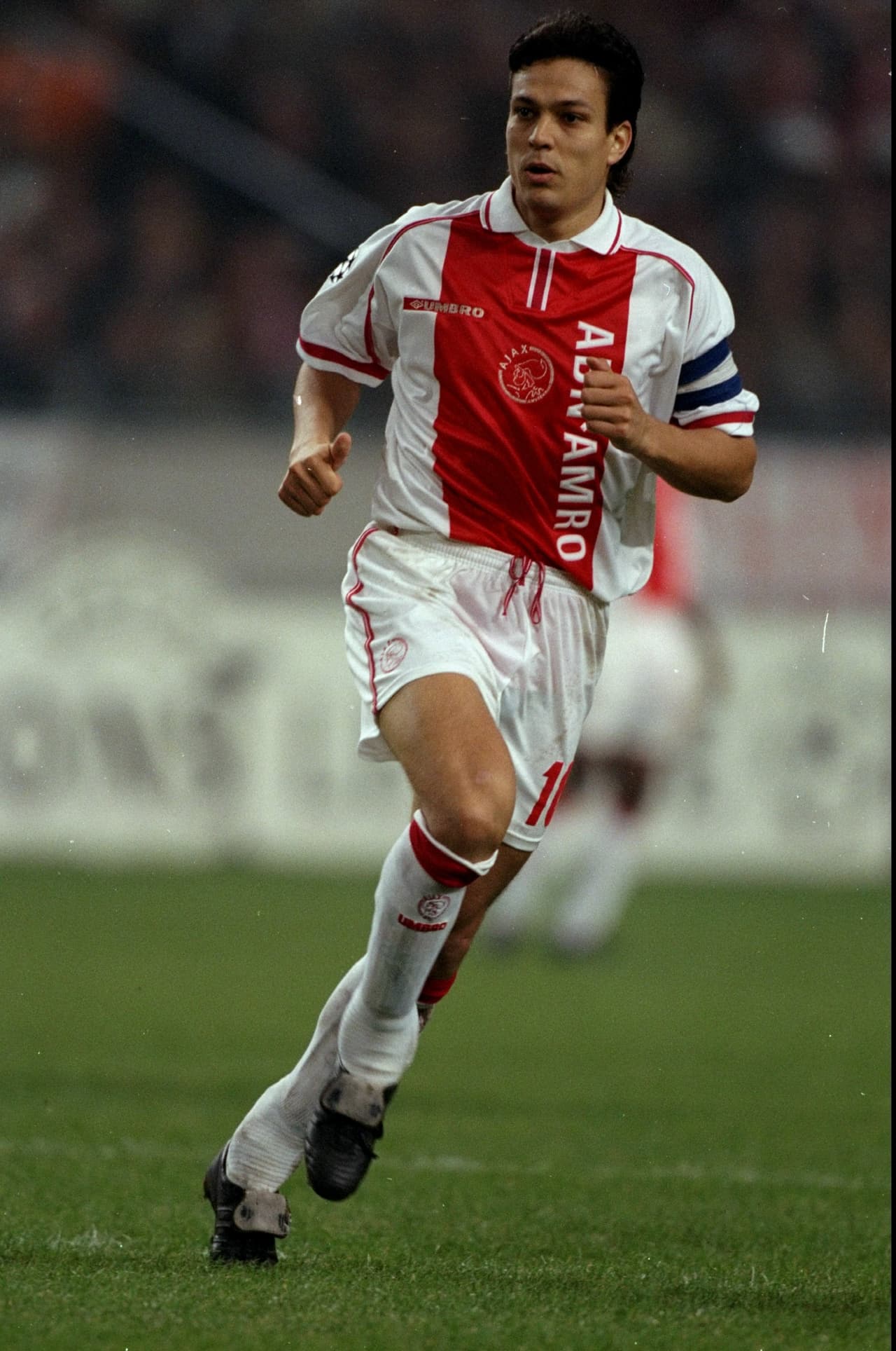El finlandés Jari Litmanen fue otro ejemplo de un talentoso con una selección débil. El jugador fue campeón 9 veces con Ajax de Holanda y uno de esos títulos fue la Champions League en 1995. Sus 30 goles en 124 partidos no fueron suficientes en sus intentos por llevar a su país desde Italia-90 hasta Sudáfrica-2010.