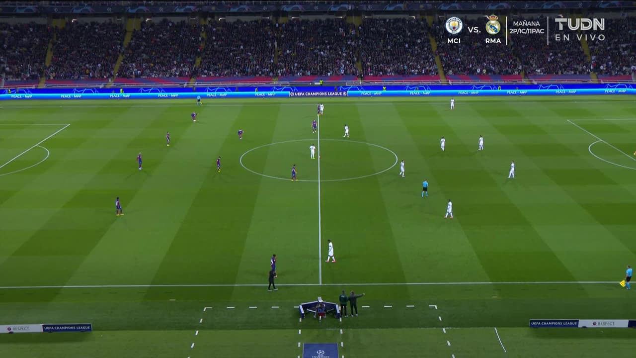 Arranca el partido y la pelota está en juego.