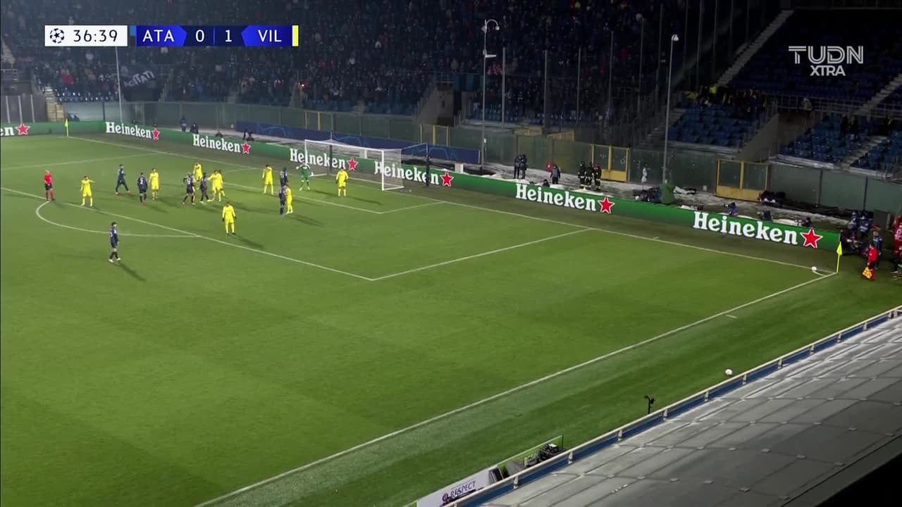 ¡TIRO ATAJADO! disparo por Merih Demiral.