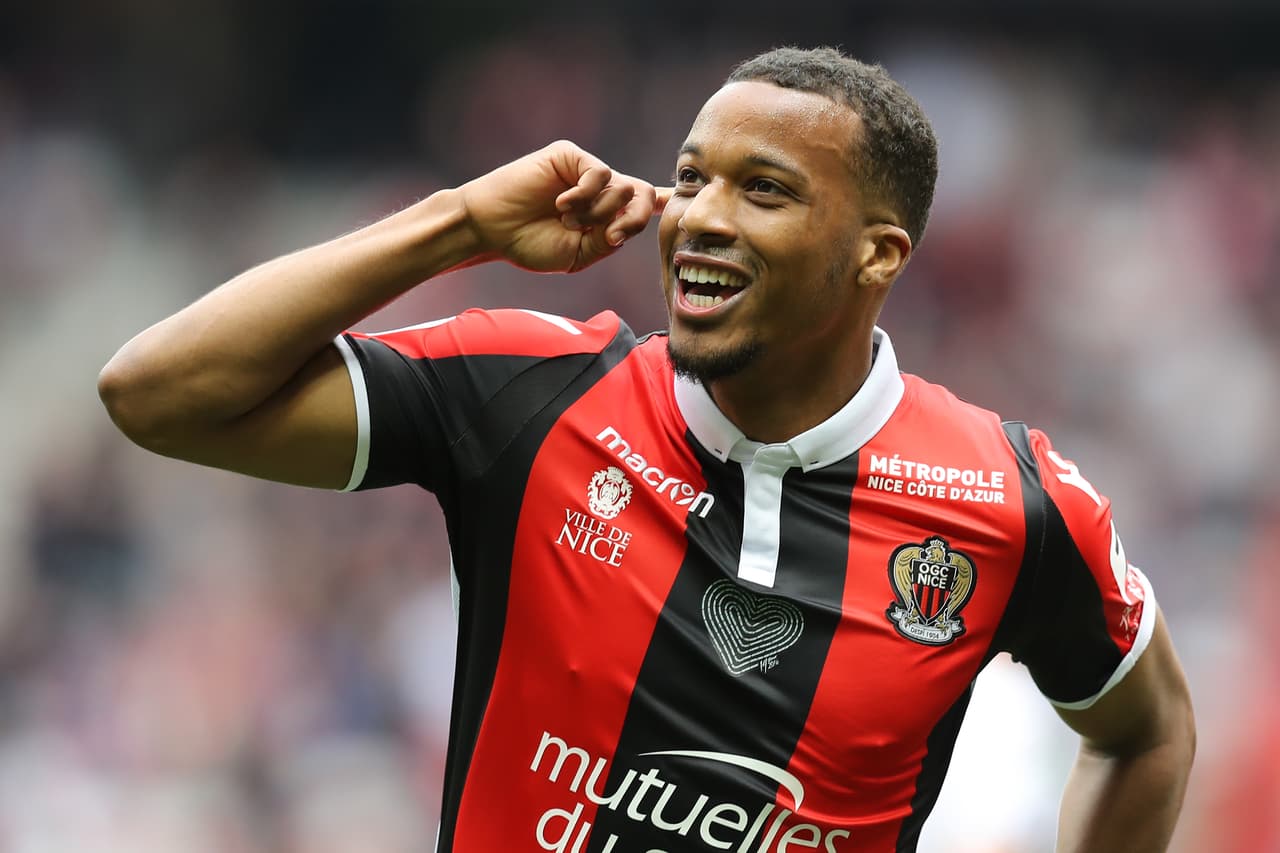 Borussia M'gladbach y Borussia Dortmund estarían detrás del mediocampista francés Alassane Pléa, quien juega en el Niza.