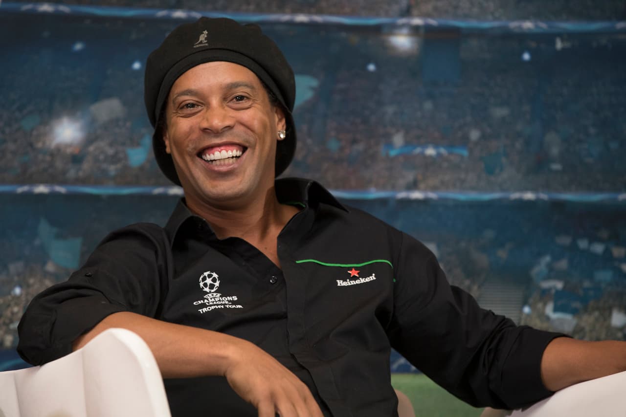 El Fiscal paraguayo, finalmente, decidió no castigar a
<b>Ronaldinho</b>, quien amablemente declaró y entregó los documentos falsos.