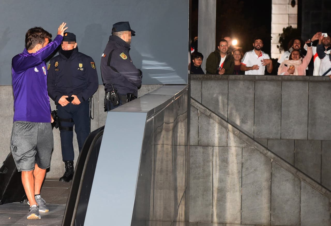 A pesar de las tempranas horas, no hubo impedimento para acompañar al equipo de sus amores.