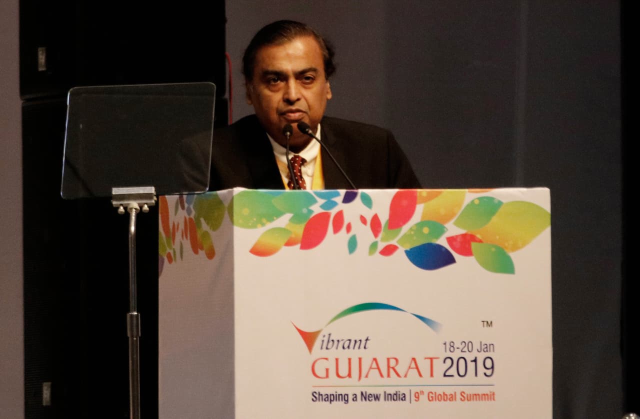 1. Mukesh Ambani - 50 billones de dólares: dueño del Mumbai Indians (Cricket) y fundador de la Indian Super League (Fútbol).