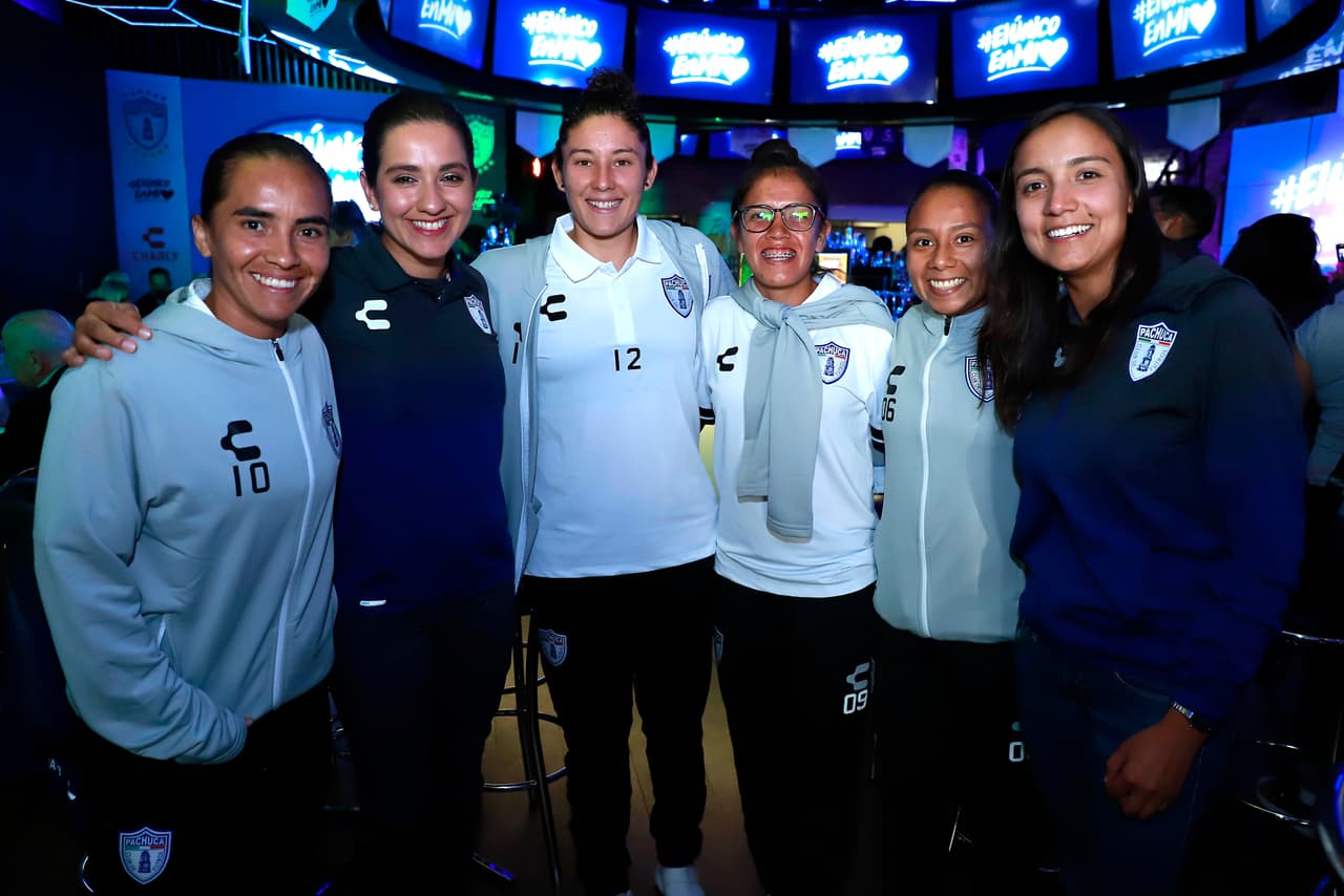 En la noche del viernes fue presentada la nueva playera del Pachuca con la que competirá en el Apertura 2019 de la Liga MX, con protagonismo de sus futbolistas del plantel masculino y femenino.