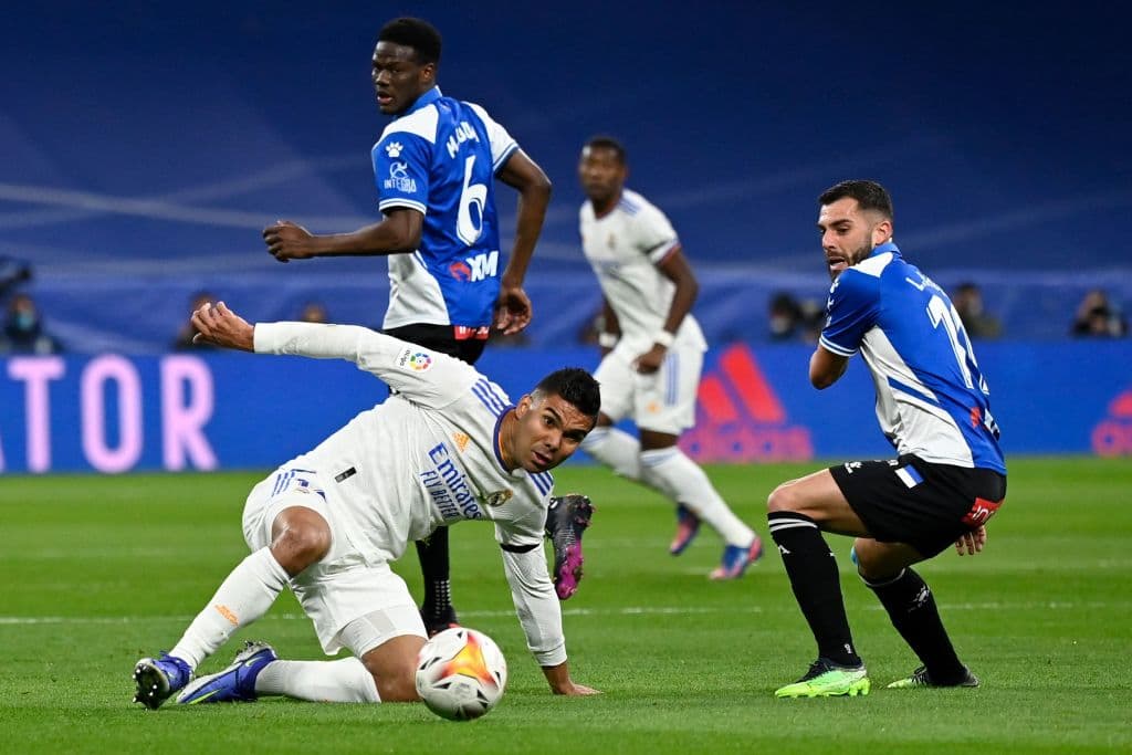 Real Madrid se quita el sabor amargo del martes pasado y golean 3-0 al Alavés en el Santiago Bernabéu.