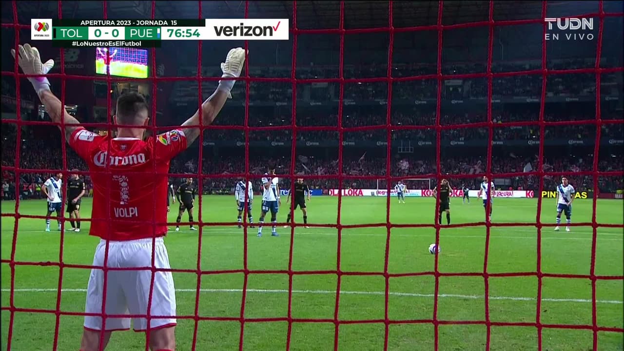 ¡GOL!  anota para Puebla. Guillermo Martínez