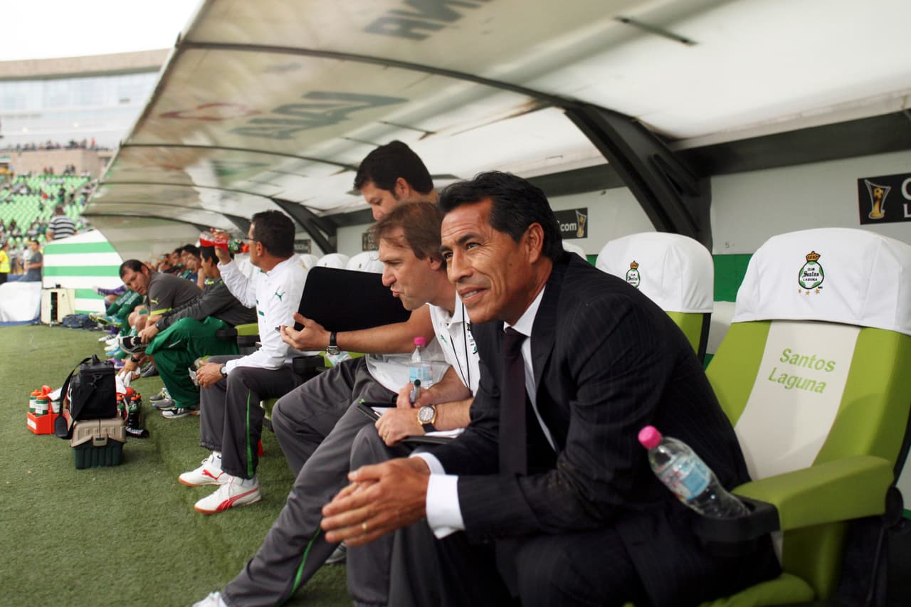 Antes del 'Piojo', el último mexicano en ganar como técnico la Liga MX fue Benjamín Galindo, campeón con Santos Laguna en el Clausura-2012. En esta ocasión con el mismo equipo pero como auxiliar técnico se quedó en la primera fase de la Liguilla.